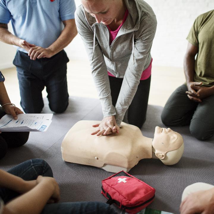 DEFIBRILLATEUR et formations a l'utilisation