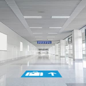 Signalétique autocollante surface anti-dérapante -Personnalisée
